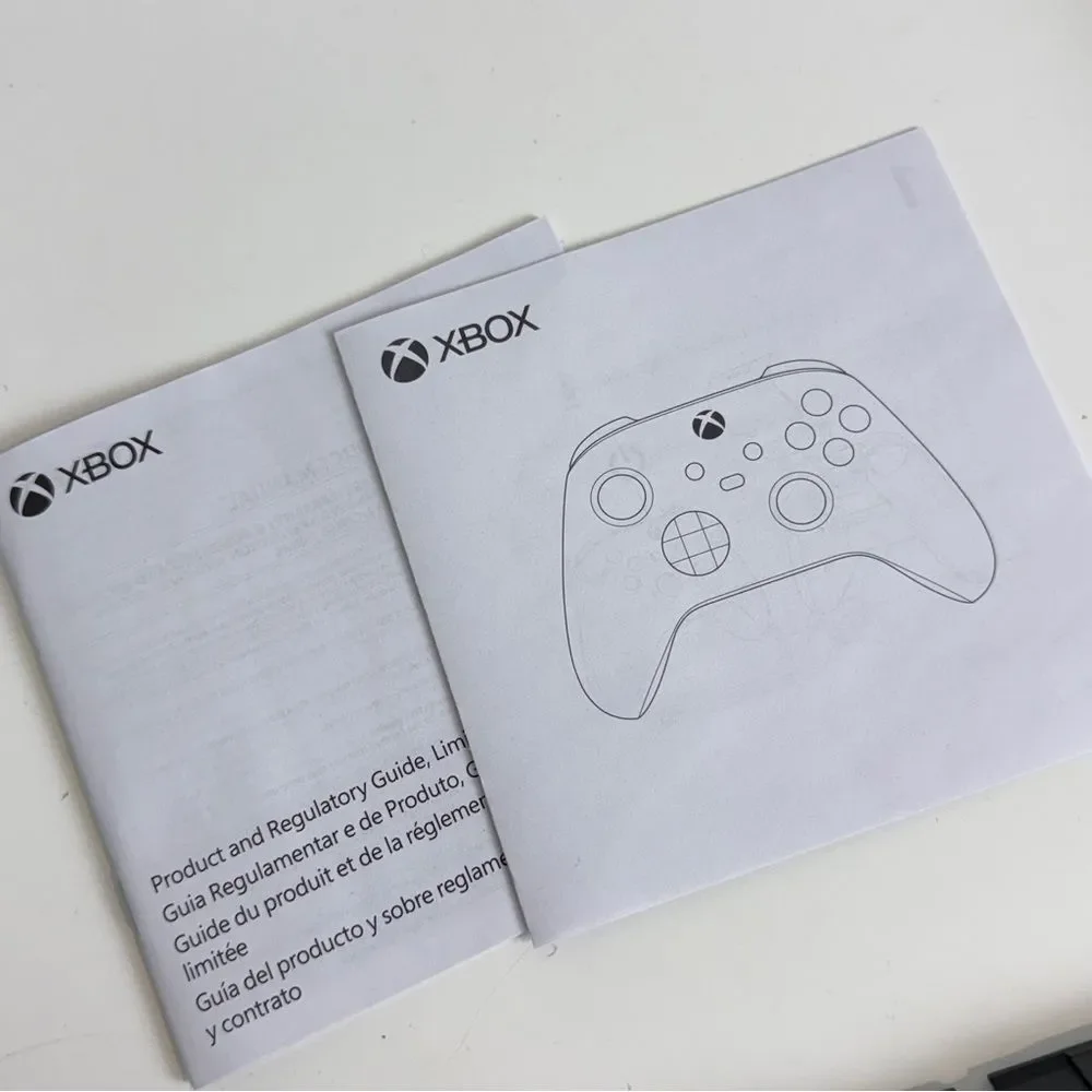 Microsoft Xbox Wireless Controller + Rechargeable Battery IOB